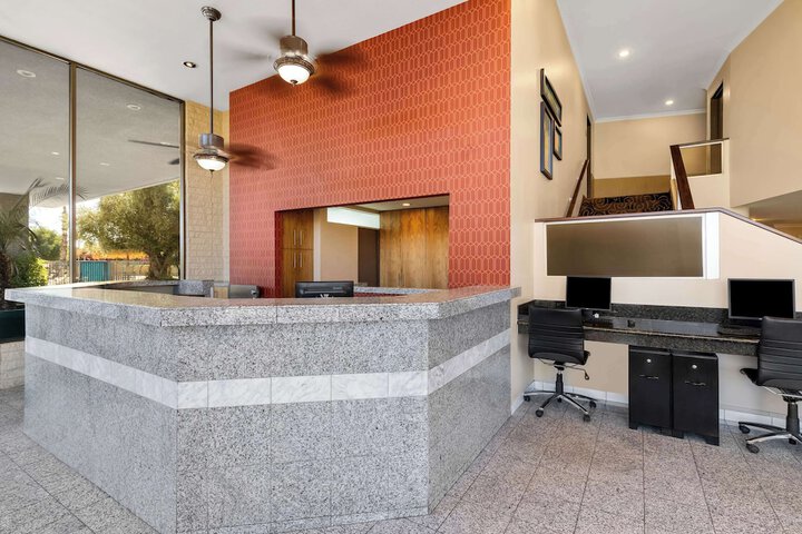 Best Western Date Tree Hotel