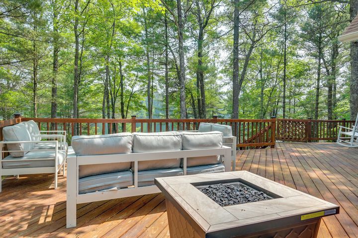 Lakefront Minocqua Getaway: Dock Game Room!