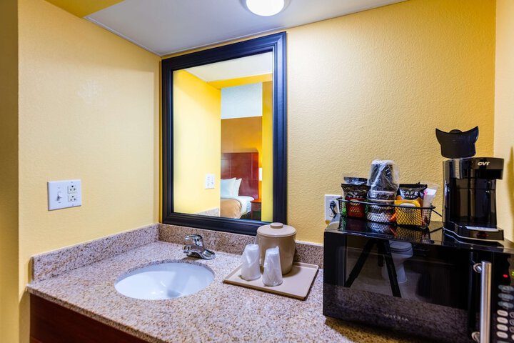 Room 14 of 23