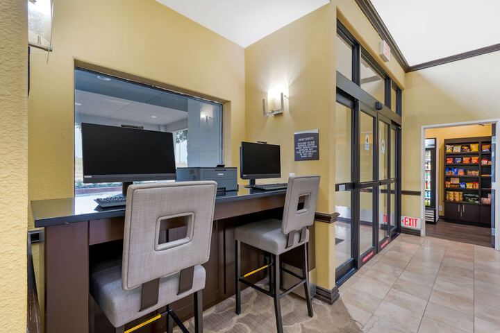 Business Center 36 of 36