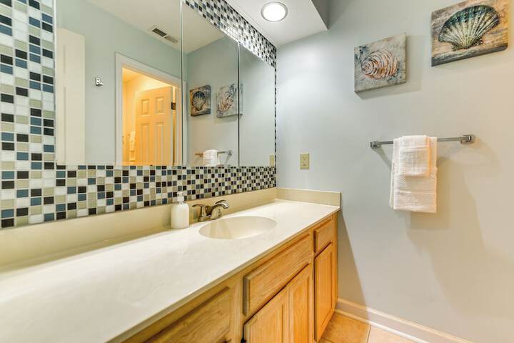 7 Mi to North Myrtle Beach: Condo w / Pool Access