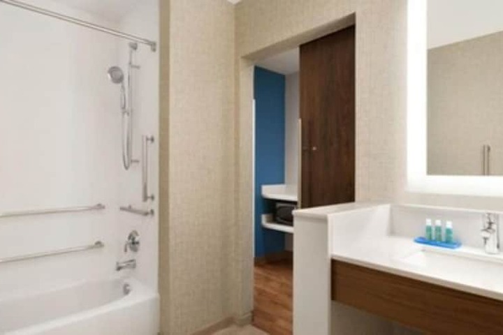 Room 13 of 37
