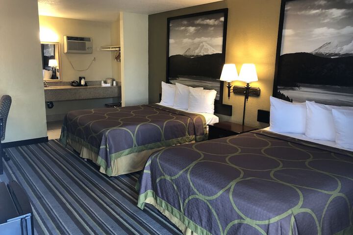Room 25 of 33