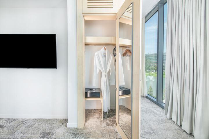 Room 8 of 34