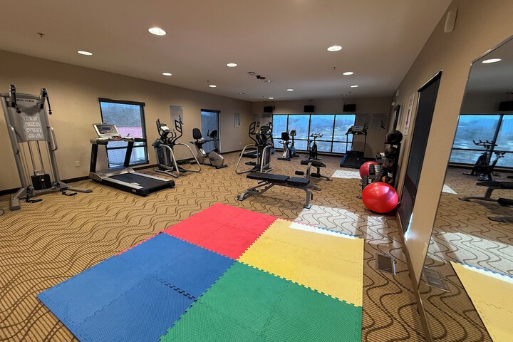 Giles Hotel Inn & Suites