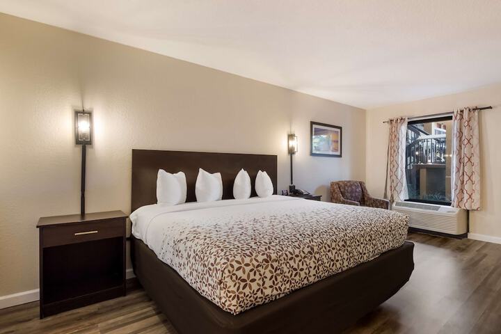 Room 15 of 23