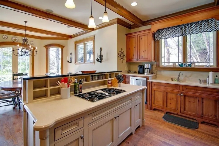 new Lakefront With Canoe Game Room & Boat House!! 5 Bedroom Home