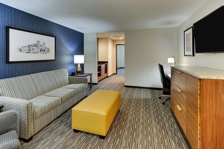 Room 21 of 83