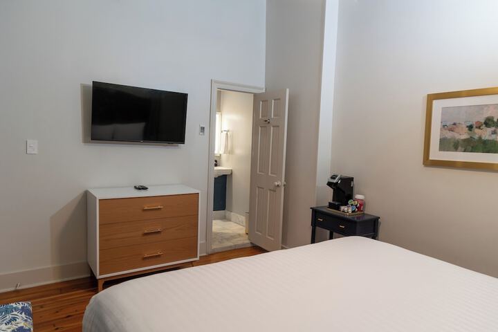 Room 25 of 40