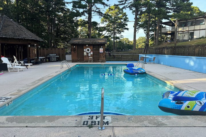 Pool 9 of 17