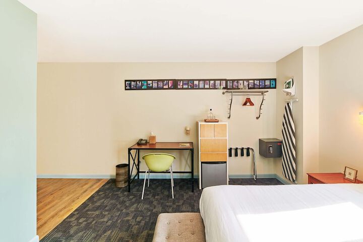 Room 42 of 63