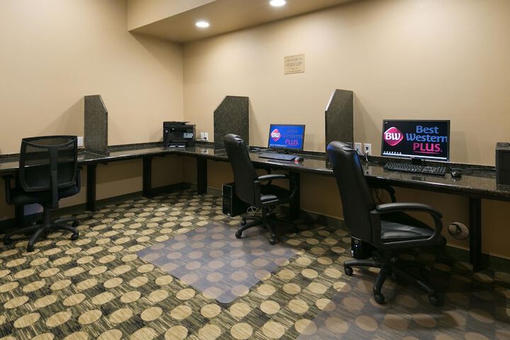 Business Center 30 of 33