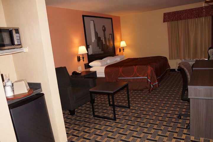 Super 8 by Wyndham Farmers Branch / North Dallas