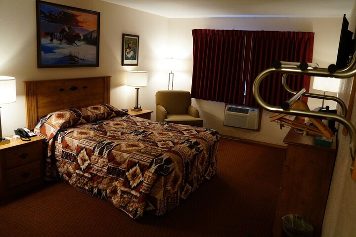 Room 28 of 35