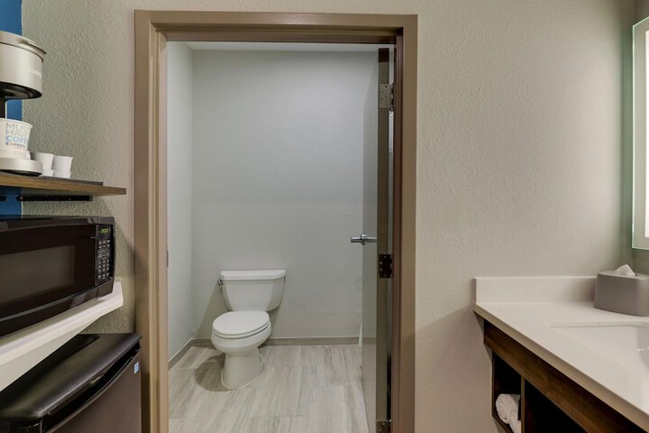 Room 35 of 64