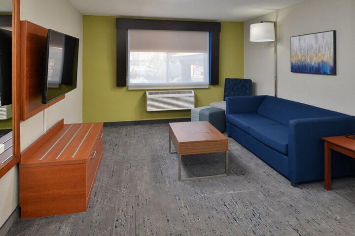 Holiday Inn Express Farmington - Bloomfield by IHG