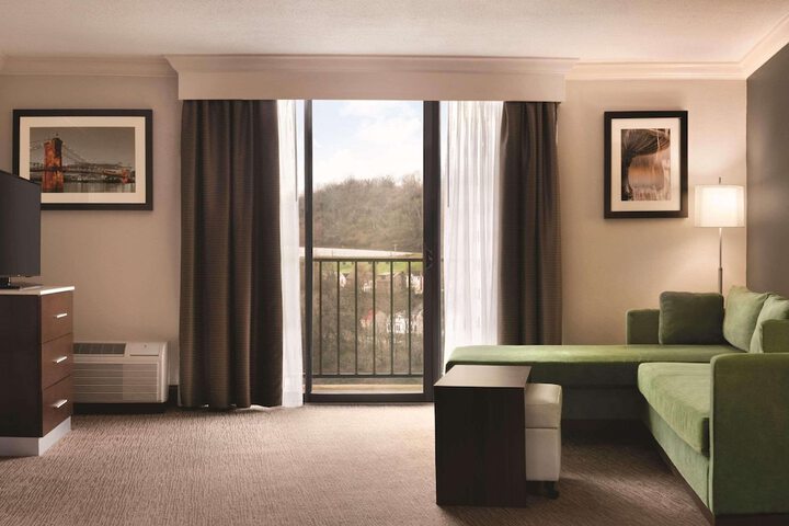 Radisson Hotel Cincinnati Riverfront