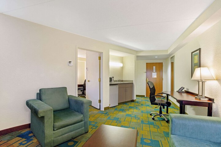 La Quinta Inn & Suites by Wyndham Boston Somerville