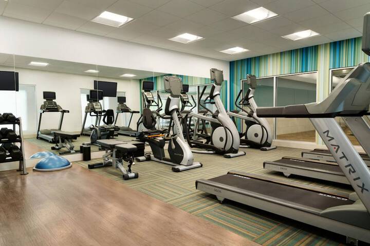 Holiday Inn Express & Suites Warsaw - E Center by IHG