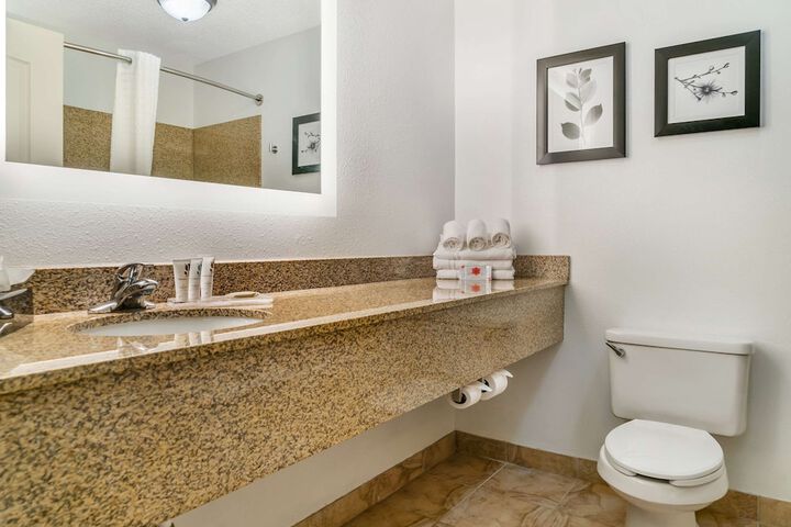 Country Inn & Suites by Radisson Rossford - Toledo South
