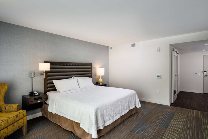 Room 17 of 44