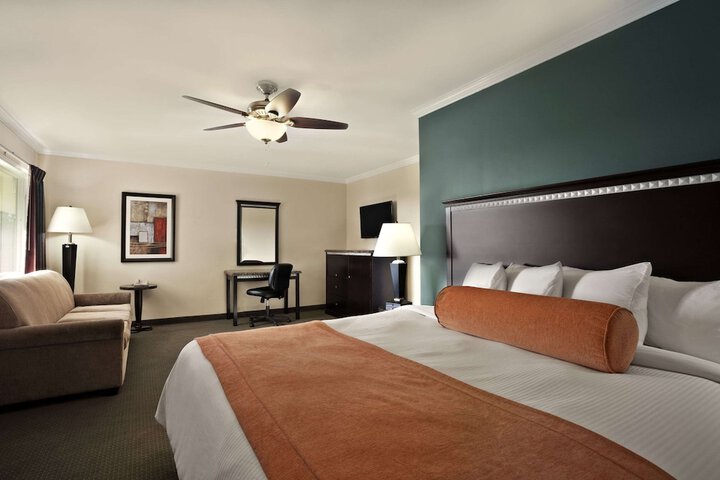 Room 11 of 23