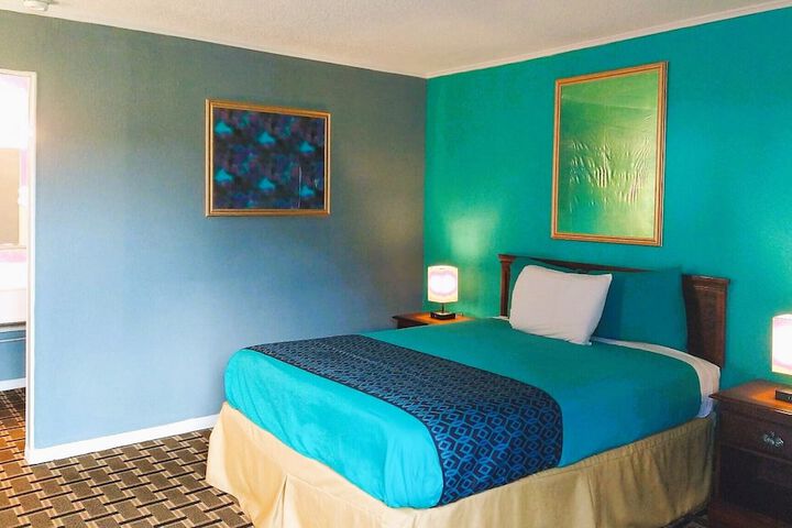 Room 83 of 126