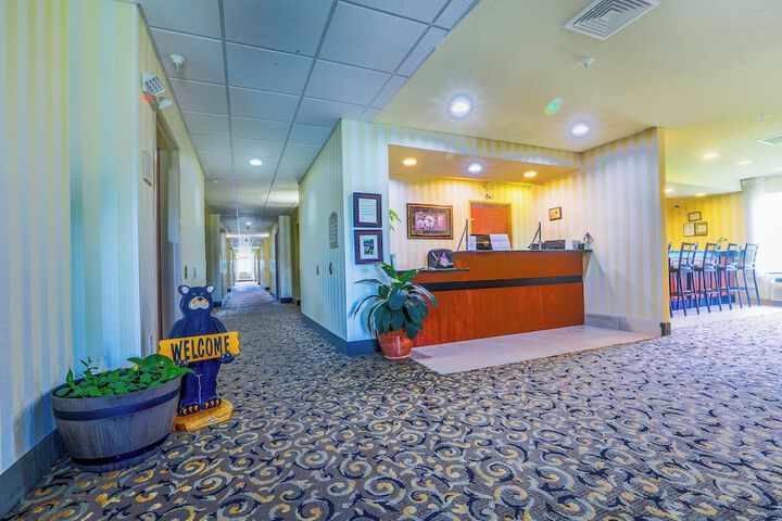 Evansville Inn & Suites by OYO