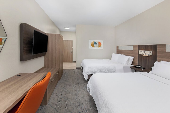 Room 32 of 66