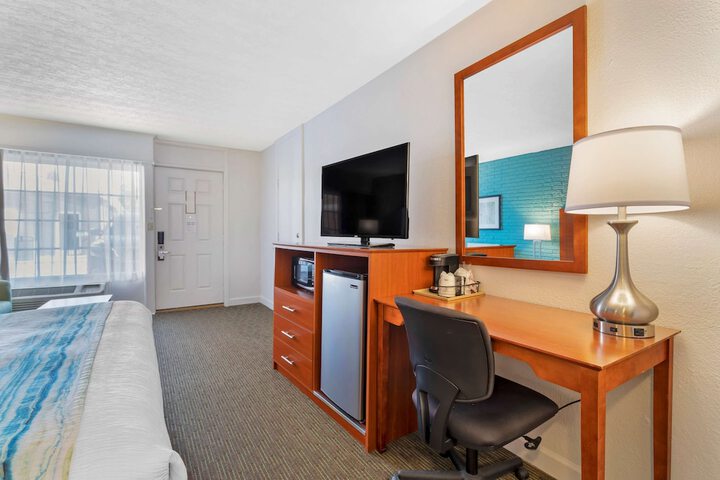 Room 13 of 25