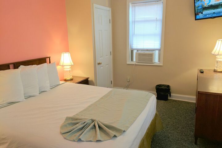 Room 12 of 16