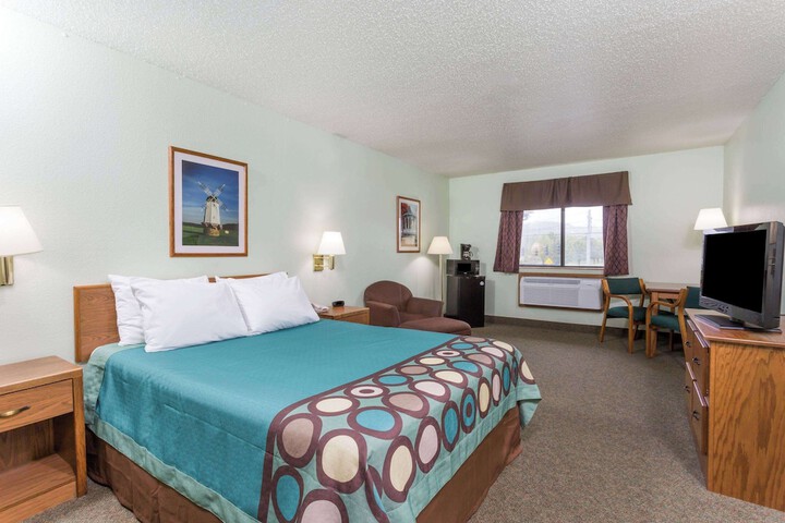 Super 8 by Wyndham Gallipolis Pt Pleasant Area