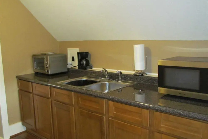 WATERSIDE EXECUTIVE SUITES