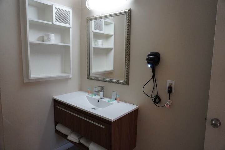 Room 12 of 32