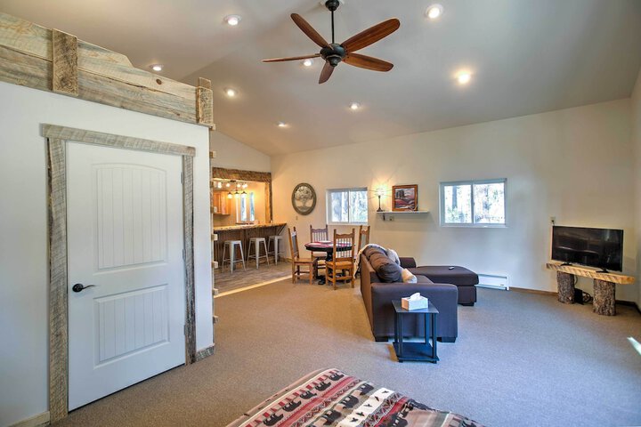 Mancos Cabin Rental on 80 Acres w / Mountain View!