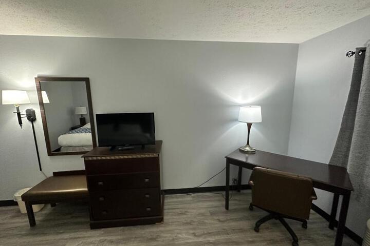 I65 studio suites