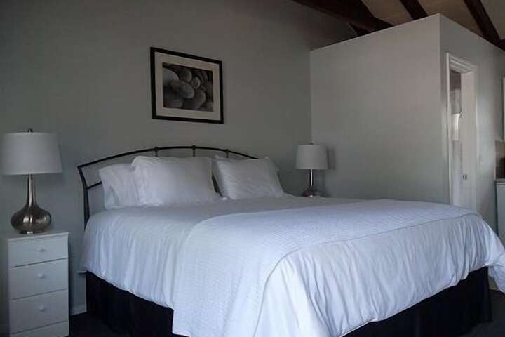 Room 9 of 11
