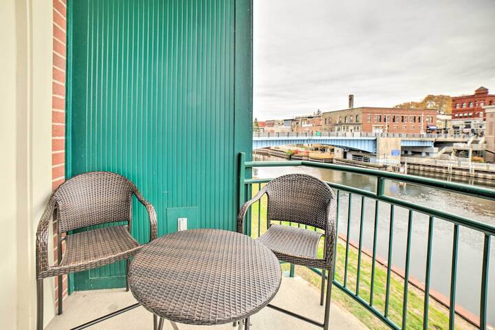 Luxe Manistee Condo w / Balcony & River Views!