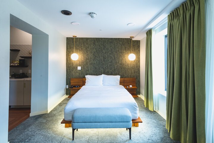 Room 10 of 18