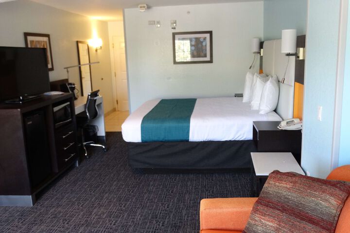 Room 10 of 32