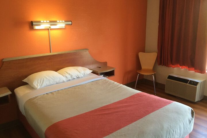 Room 33 of 37