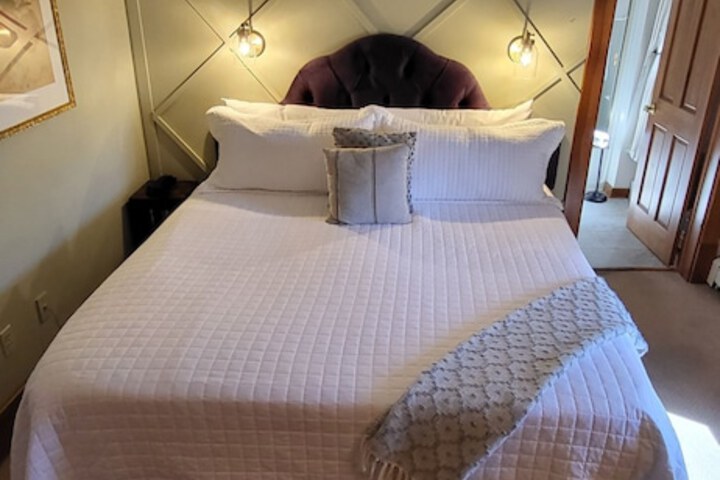 Room 16 of 35