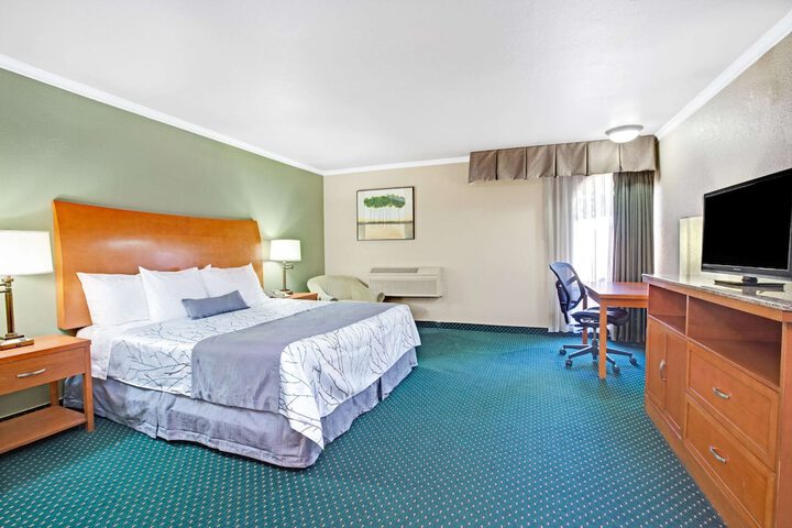 Room 8 of 15