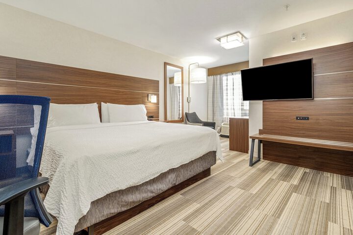 Room 80 of 348