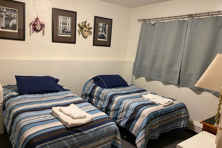 Room 10 of 25