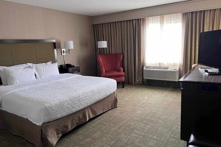 Summit Suites