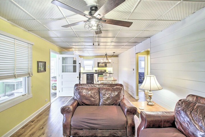 Green Lake Vacation Home w / Screened Porch!
