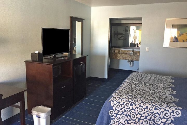 Room 5 of 18