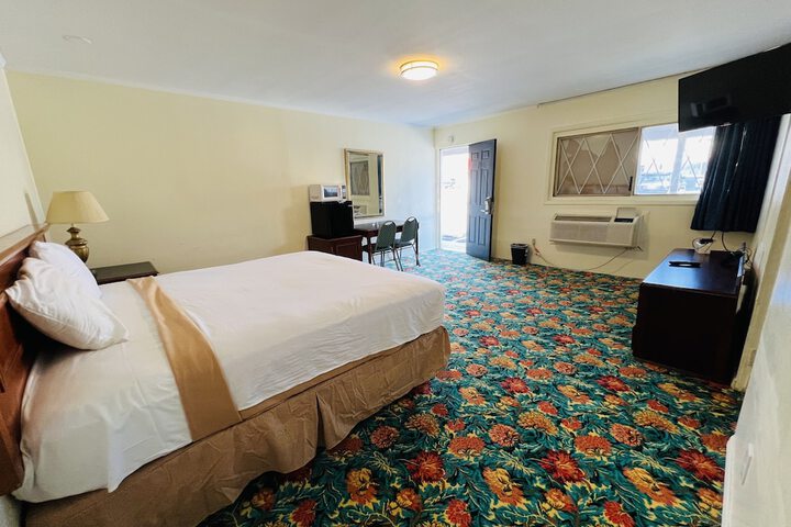 Room 11 of 27