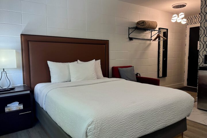 Room 12 of 28
